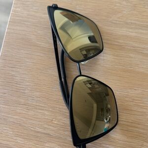 Diff Retroreflective Black Sunglasses with Gold Lenses
